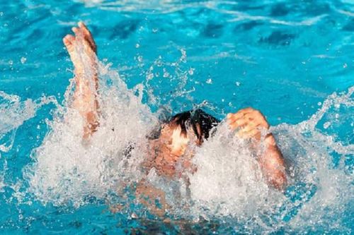 Đi gắn mồi câu giúp ông nội mù lòa, cháu bé 7 tuổi rơi xuống sông tử vong