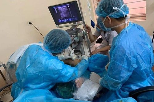 'Hồi sinh' đôi chân cho cụ bà 74 tuổi