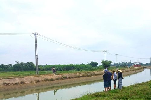 Tìm kiếm người đàn ông mất tích khi xuống sông Đào rửa tay chân