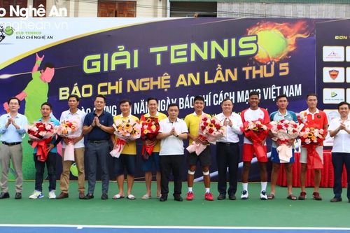 Khai mạc giải Tennis Báo chí Nghệ An lần thứ 5