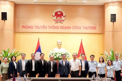 Việt Nam và Lào đẩy mạnh hợp tác trong lĩnh vực quản lý thị trường