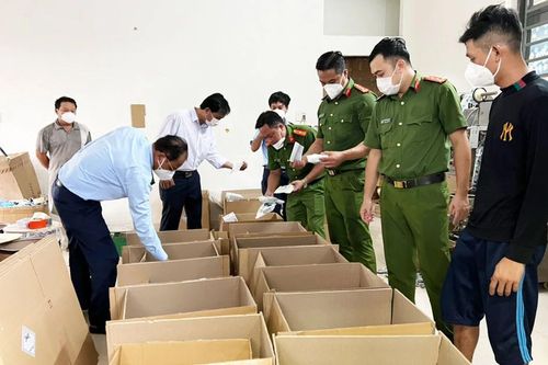 Phát hiện cơ sở sản xuất lượng lớn thuốc bảo vệ thực vật nghi giả nhãn hiệu