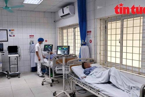 Huy động các thầy thuốc giỏi cấp cứu cho nạn nhân vụ cháy tại phố Trung Kính