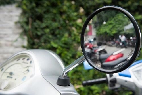 Xe máy chỉ có 1 gương chiếu hậu vẫn có thể bị phạt
