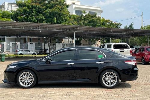 Ngỡ ngàng giá bán lại của Toyota Camry 'lướt' sau 4 năm lăn bánh