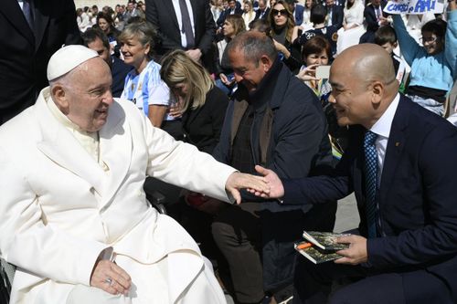 Hành trình đến Vatican diện kiến Giáo Hoàng của tác giả Hà Huy Thanh