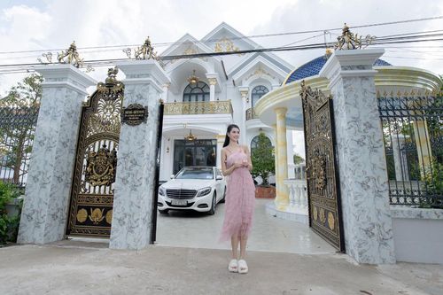 Nàng Hậu Việt xây nhà chục tỷ báo hiếu bố mẹ sau nhiều năm làm nghề, nội thất bên trong gây choáng