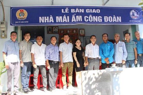 Công ty Cổ phần Xây dựng Bách Khoa bàn giao 'Mái ấm công đoàn' và cảm ơn người lao động