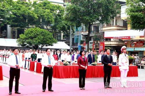 Đoàn đại biểu tỉnh Lạng Sơn dâng hương tưởng niệm 80 năm ngày hy sinh của đồng chí Hoàng Văn Thụ tại Tương Mai, Hà Nội