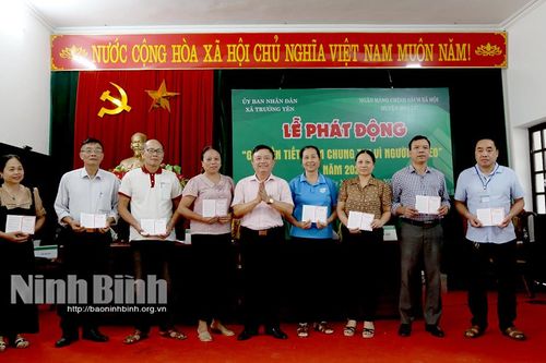 Trường Yên: Huy động hơn 2,3 tỉ đồng tiền gửi tiết kiệm chung tay vì người nghèo