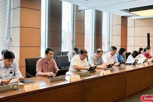 Đoàn đại biểu Quốc hội tỉnh Sơn La tham gia thảo luận đối với một số dự án luật
