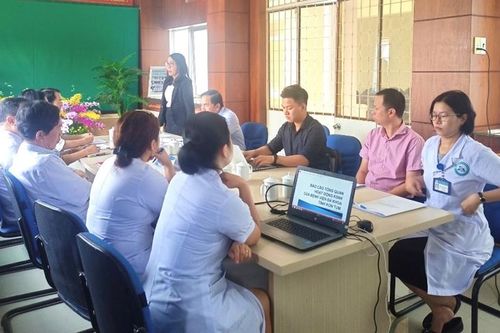 Hỗ trợ về kiểm soát nhiễm khuẩn cho hai bệnh viện khu vực miền Trung - Tây Nguyên