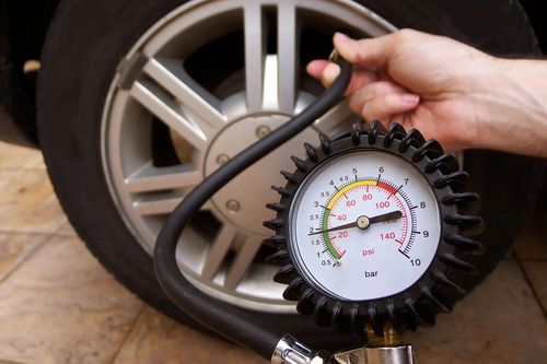 Bí quyết điều chỉnh áp suất lốp xe khi di chuyển dưới trời nắng nóng