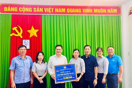 Công đoàn Tổng công ty Thép Việt Nam - CTCP trao quà và tổ chức tập huấn ATLĐ cho các đơn vị khu vực phía Nam
