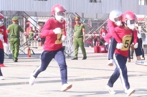 Sôi nổi các hội thi nghiệp vụ chữa cháy và CNCH 'Tổ liên gia an toàn PCCC' cấp tỉnh
