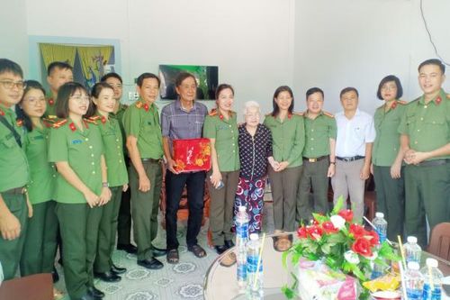 Cụm thi đua số 1 về nguồn tại Khu di tích lịch sử Quốc gia Hòn Đá Bạc