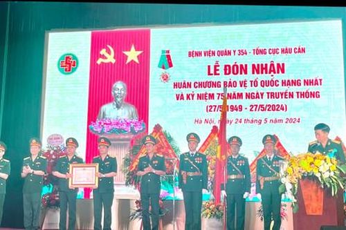 Bệnh viện Quân y 354 đón nhận Huân chương Bảo vệ Tổ quốc hạng Nhất