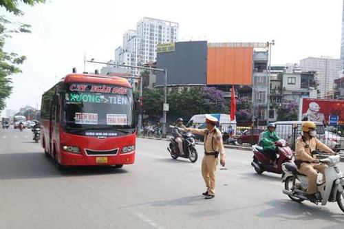 Xử lý triệt để xe khách chạy 'rùa bò' gây ùn tắc cửa ngõ phía Nam Thủ đô