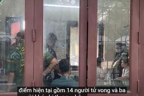 Không khí tang thương bao trùm nhà tang lễ nơi người thân chờ nhận diện nạn nhân vụ cháy nhà trọ