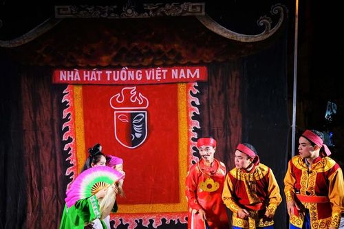 Sân khấu vẫn thiếu sinh khí