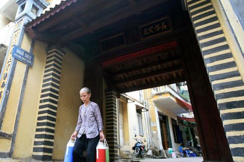 Vào làng trong phố, thấy những dấu xưa...