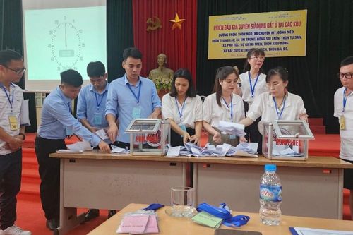 Huyện Phú Xuyên đấu giá 21 lô đất thu gần 47 tỷ đồng