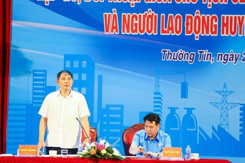 Chủ tịch UBND huyện Thường Tín đối thoại với đoàn viên công đoàn, người lao động
