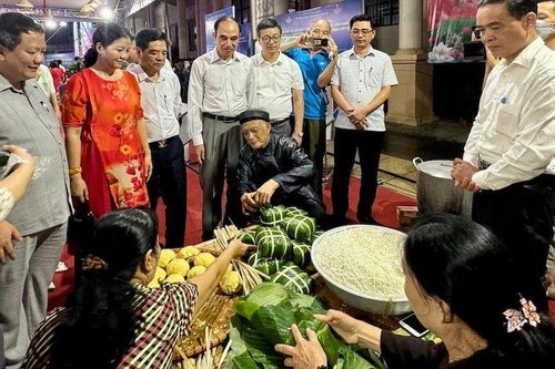 Khai mạc Triển lãm các sản phẩm OCOP, thủ công mỹ nghệ và làng nghề huyện Thanh Trì