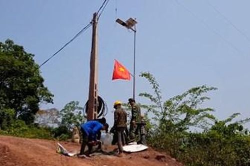 Thư về tòa soạn: Đèn năng lượng mặt trời thắp sáng vùng biên