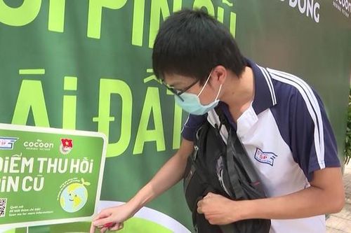 Bạn trẻ Sài Gòn hưởng ứng 'sống xanh' qua chiến dịch 'Thu hồi pin cũ'