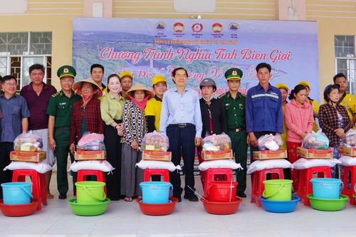 Chương trình Nghĩa tình biên giới đến với bà con xứ biển Cà Mau