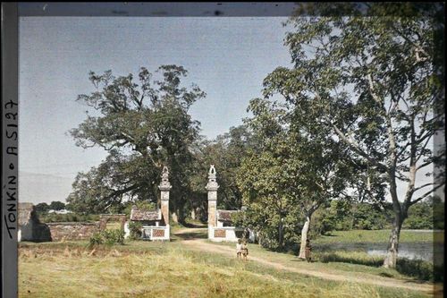 Ảnh màu cực hiếm về đền Voi Phục ở Hà Nội năm 1914-1915