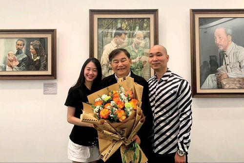 Họa sĩ Việt kiều với niềm đam mê vẽ Bác Hồ