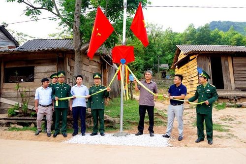 Người kiến tạo những lối thoát nghèo cho đồng bào vùng biên