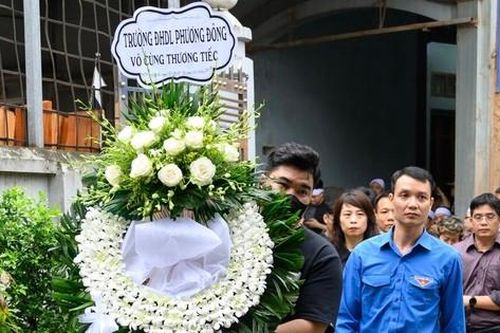 Bạn cùng lớp đến tiễn biệt, chia sẻ giấc mơ dang dở của nam sinh tử vong trong vụ cháy ở Hà Nội