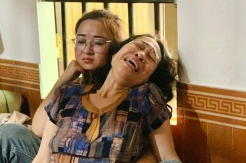 Vụ cháy 14 người chết: Người mẹ yếu ớt nơi quê nhà gọi tên con trong tuyệt vọng