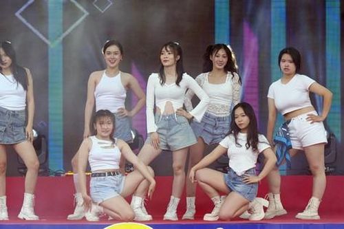 Thanh niên công nhân Hải Phòng so tài nhảy