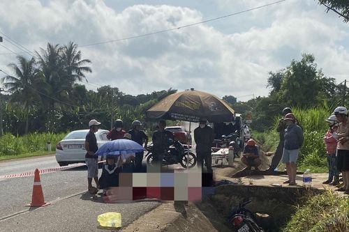 Xe máy lao xuống mương thoát nước, 2 người đàn ông tử vong tại chỗ