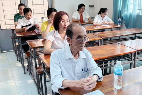 Cụ ông 87 tuổi dự thi thạc sĩ vào Trường ĐH Cần Thơ