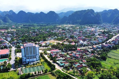 Con Cuông bước thật vững, tiến thật chắc