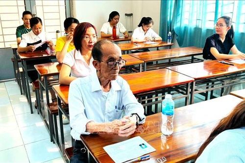 Cụ ông 87 tuổi ở Cần Thơ dự thi thạc sĩ