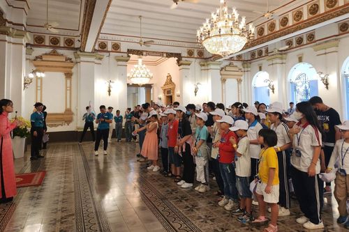 TP Hồ Chí Minh: Các em thiếu nhi có hoàn cảnh khó khăn được đi tham quan thành phố miễn phí