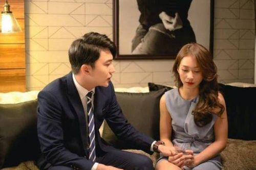Lương tháng có 10 triệu mà bạn trai mua cả két sắt, đến khi anh mở khóa, tôi choáng váng với những thứ bên trong