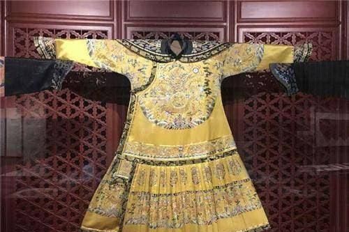 Long bào là biểu tượng của các hoàng đế thời xưa, tại sao vua đời Tống không mặc họa tiết rồng?