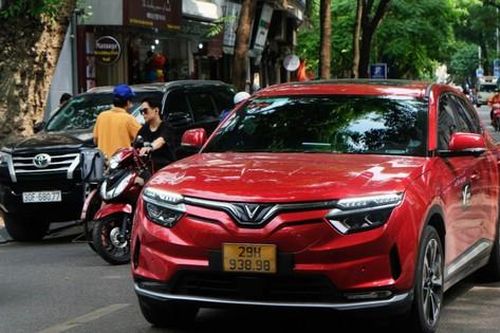 Từ sau năm 2030, 100% xe taxi đầu tư mới sử dụng xe điện