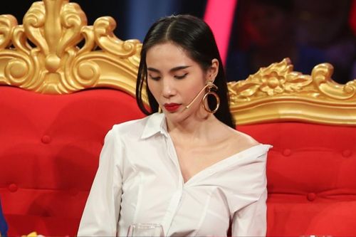 Ca sĩ Thủy Tiên dự định 'đi tu, tránh xa chốn hồng trần'