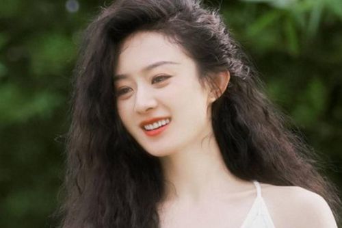 Triệu Lệ Dĩnh khoe cún cưng bị bỏ rơi, câu chuyện phía sau gây xúc động