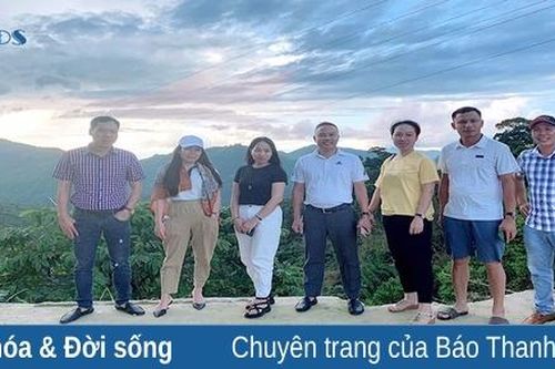 Màu tháng 5: Hoàng hôn phía Tây