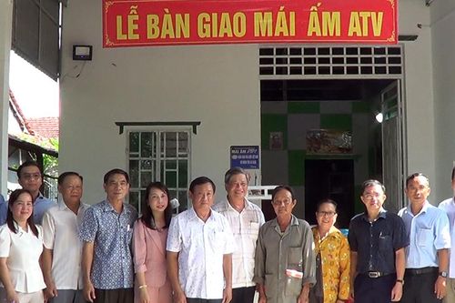 Bàn giao Mái ấm ATV cho 2 hộ gia đình ở Thoại Sơn