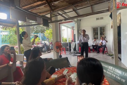 Thấm điệu đờn ca...